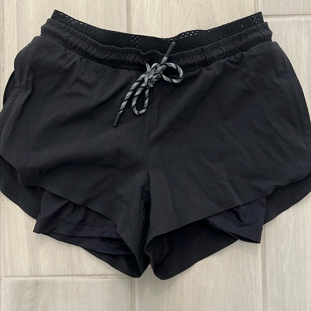 Athleta 2 in 1 crest short